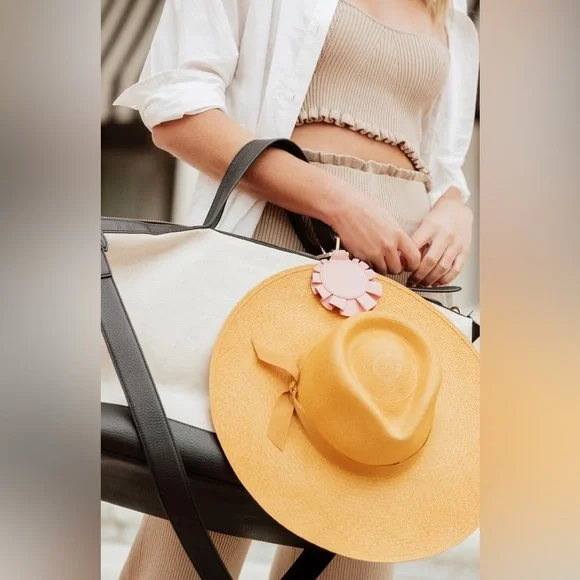 TOPTOTE Leather Hat HolderLINDSAY ALBANESE